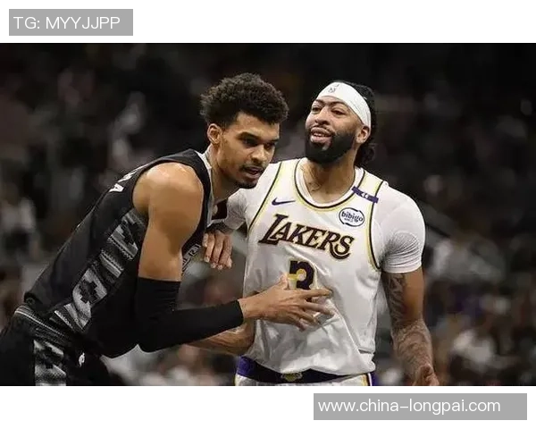 2015年西部勇士与鹈鹕的激战回顾与精彩瞬间分析 2015年西部勇士与鹈鹕的激战回顾与精彩瞬间分析