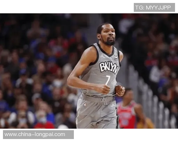 凯文杜兰特如何在NBA赛场上重塑自我与团队合作的传奇之路 凯文杜兰特如何在NBA赛场上重塑自我与团队合作的传奇之路