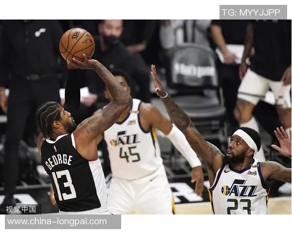 快船与爵士季后赛激战回顾及比分分析全景展现